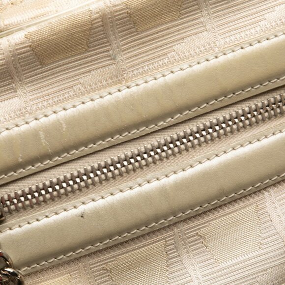 CHANEL White Leather Pochette Shoulder Bag - Picture 6 of 10